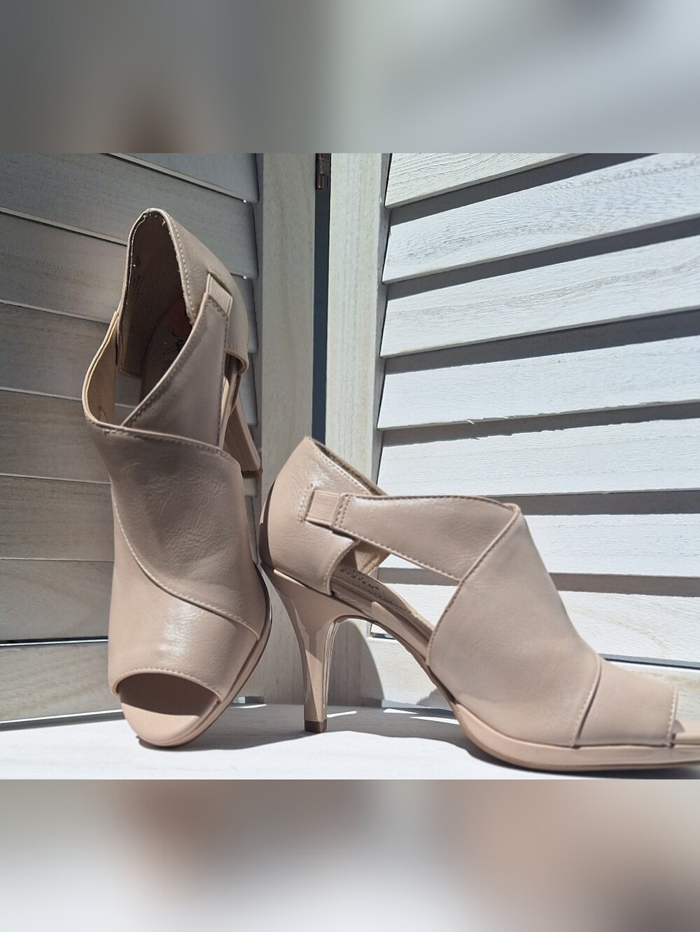 NWOT Life Stride Beige Cutout Peep-Toe Heels